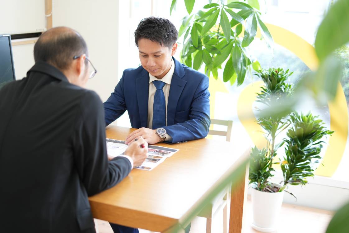 株式会社シードの接客風景